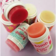 Balsam de buze nuantator Spiced Cranberry Bomb Cosmetics 4.5 g